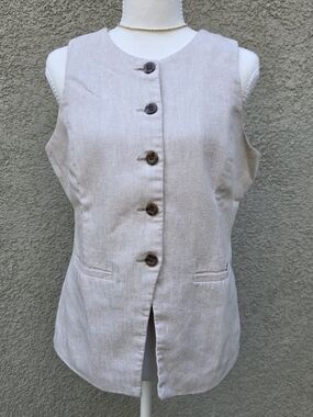 Old Navy Sleeveless Button-Front Vest in Light Beige